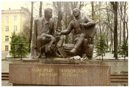 Рис. 3. Памятник А.Т. Твардовскому в Смоленске.