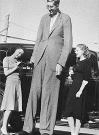 Рис. 1. Першинг Уодлоу. Самый высокий человек в мире. Рост 272 см