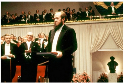 Рис. 2. А. И. Солженицын на присуждении Нобелевской премии. 1970.