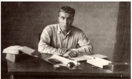 Рис. 7. Б.Л. Пастернак за рабочим столом в Переделкине. Фото 1948.