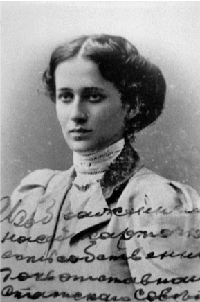 Рис. 1. А.А. Ахматова. Севастополь. Фото 1911.