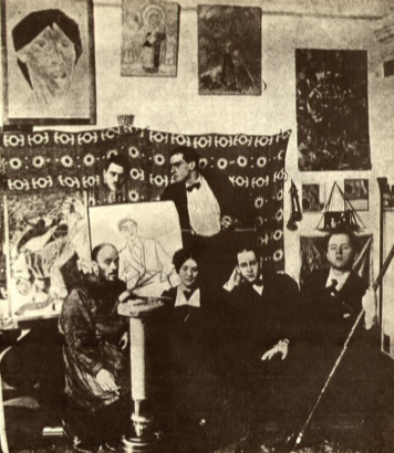 Рис. 3. В. Маяковский в группе футуристов. Фото 1915.