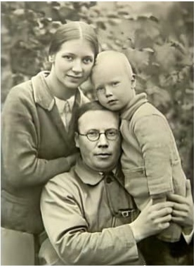 Рис. 5. Н.А. Заболоцкий с женой и сыном. Фото 1935.