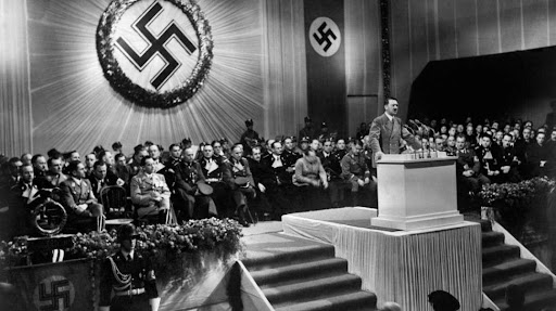 Рис. 4. Выступление А. Гитлера на съезде НСДАП