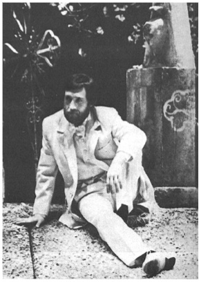 Рис. 8. «Вишневый сад». Лопахин — В. Высоцкий. Спектакль Театра на Таганке. 1974.
