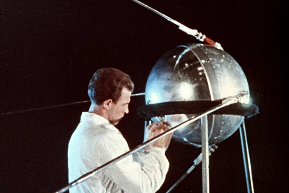 Рис. 3. Первый искусственный спутник