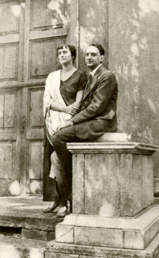 Рис. 4. А.А. Ахматова и Н.Н. Пунин. Фото 1927.